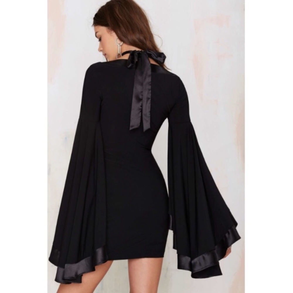 Nasty Gal Hollywood Cruisin’ Bell Sleeve dress - Picture 3 of 8